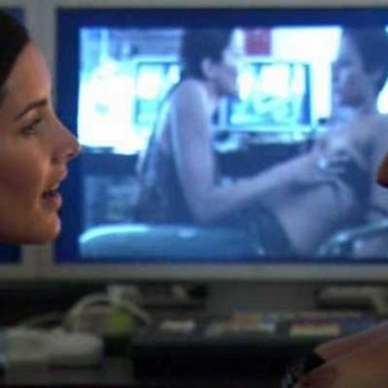 Голая Александра Хедисон