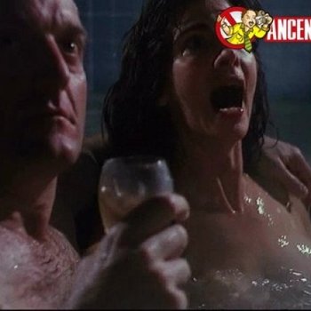 Голая Дэни Минник